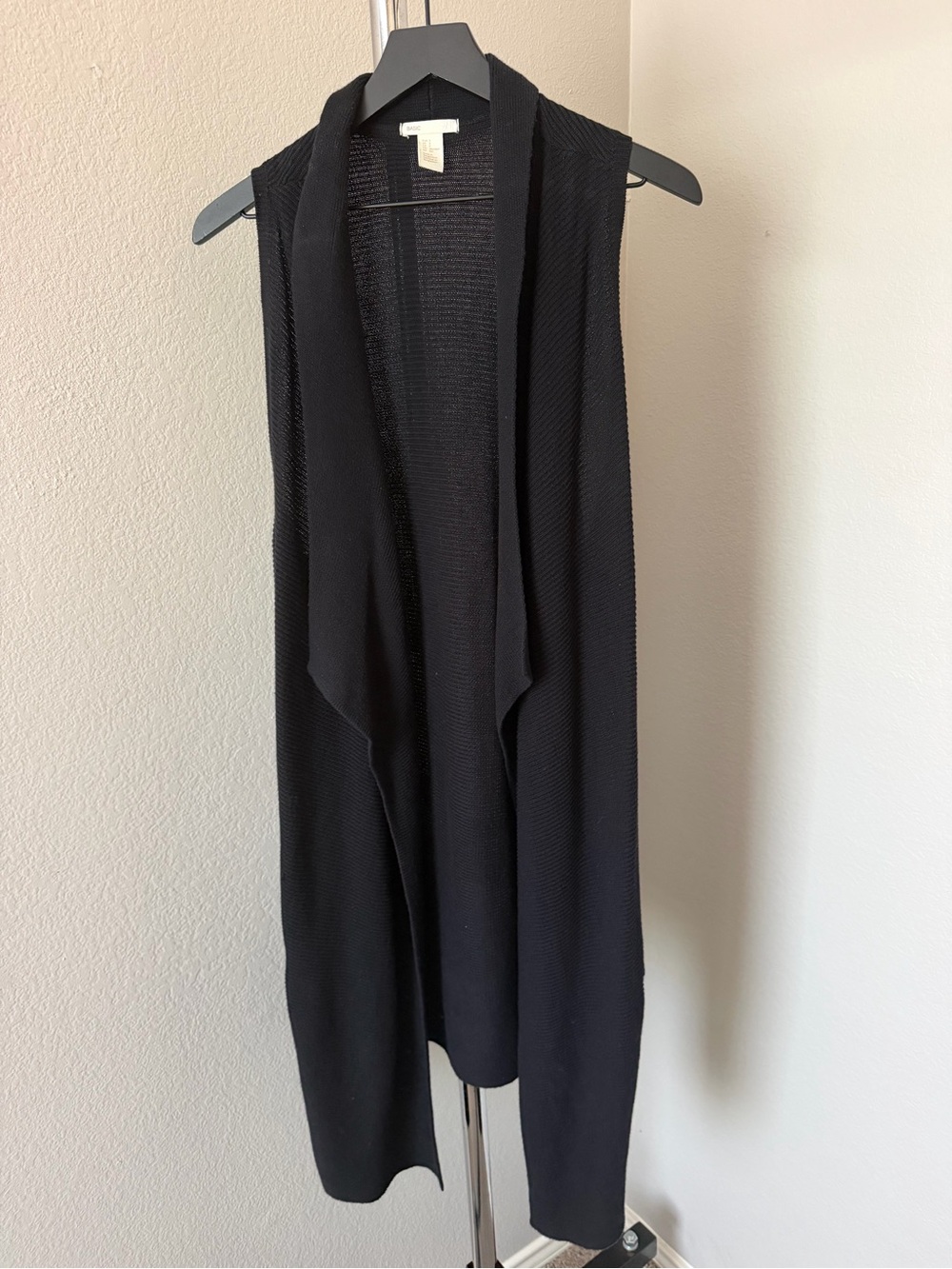 H&M Black Sleeveless Open-Front Knit Vest